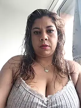 Snapshot of Laura-Hernandez chatting on 07-08-26, 05:02 Laura-Hernandez online show from 07-08-26, 05:02