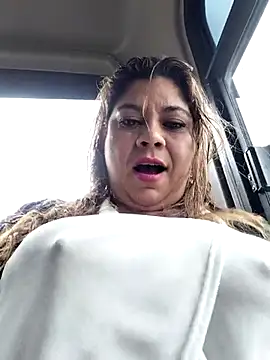 Laura-Hernandez online show from 12-22-25, 03:23