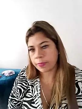 Laura-Hernandez online show from 10-15-25, 02:03