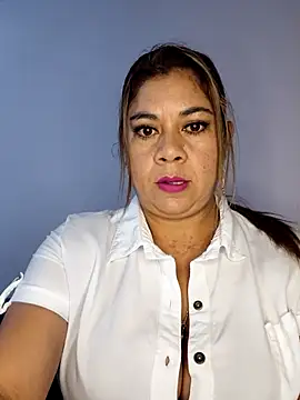 Laura-Hernandez online show from 10-21-25, 02:16