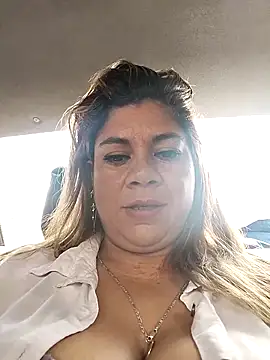 Laura-Hernandez online show from 09-28-25, 03:08