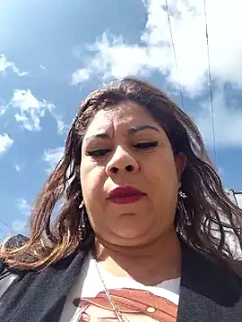 Laura-Hernandez online show from 04-22-26, 02:13