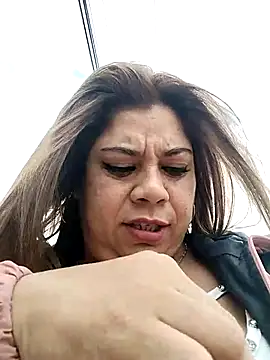 Laura-Hernandez online show from 10-09-25, 04:29