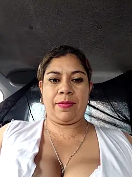 Snapshot of Laura-Hernandez chatting on 02-01-26, 03:54 Laura-Hernandez online show from 02-01-26, 03:54