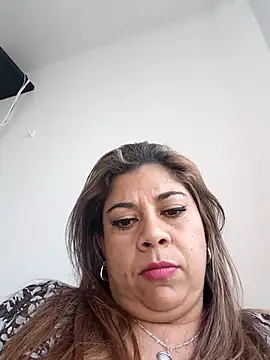 Snapshot of Laura-Hernandez chatting on 07-17-26, 09:01 Laura-Hernandez online show from 07-17-26, 09:01