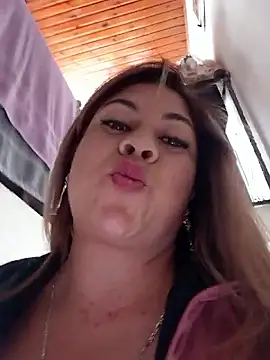 Snapshot of Laura-Hernandez chatting on 03-03-26, 03:41 Laura-Hernandez online show from 03-03-26, 03:41