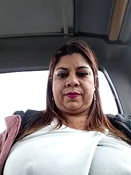 Laura-Hernandez online show from 05-16-26, 03:44