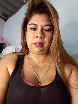 Laura-Hernandez online show from 10-26-25, 03:01