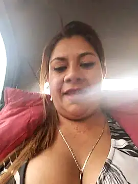 Laura-Hernandez online show from 03-11-25, 09:04