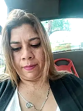 Laura-Hernandez online show from 10-10-25, 02:07