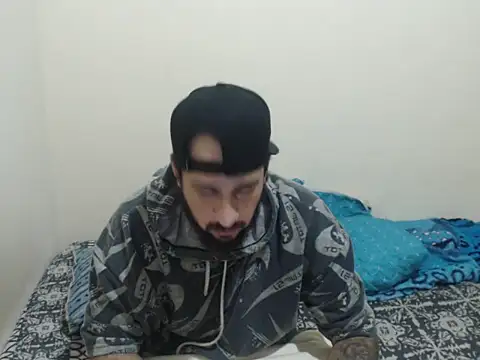 Snapshot of leonamable12 chatting on 02-25-26, 05:07 leonamable12 online show from 02-25-26, 05:07