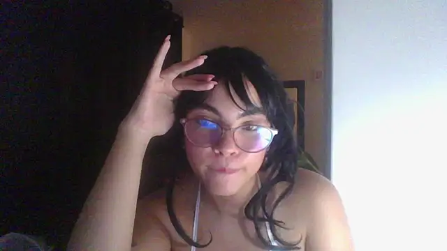Snapshot of Kiri_Cutee chatting on 02-14-25, 08:31 Kiri Cutee online show from 02-14-25, 08:31