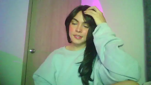 Snapshot of Kiri_Cutee chatting on 10-10-25, 04:35 Kiri Cutee online show from 10-10-25, 04:35