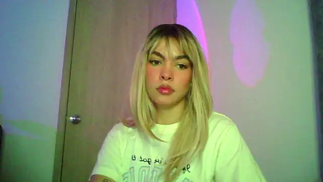 Kiri Cutee online show from 11-14-25, 04:27