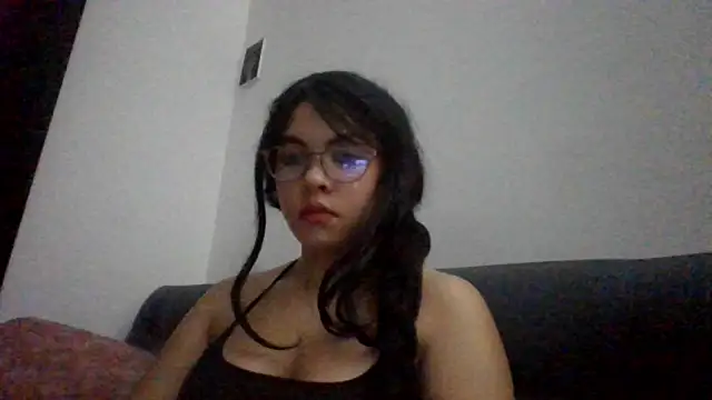 Snapshot of Kiri_Cutee chatting on 01-28-25, 05:00 Kiri Cutee online show from 01-28-25, 05:00