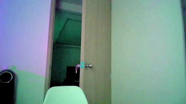 Snapshot of Kiri_Cutee chatting on 09-17-25, 04:14 Kiri Cutee online show from 09-17-25, 04:14