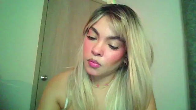 Snapshot of Kiri_Cutee chatting on 10-23-25, 04:00 Kiri Cutee online show from 10-23-25, 04:00