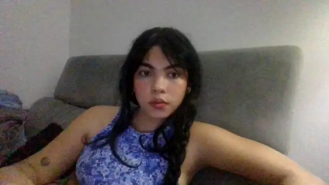 Snapshot of Kiri_Cutee chatting on 01-03-25, 06:00 Kiri Cutee online show from 01-03-25, 06:00