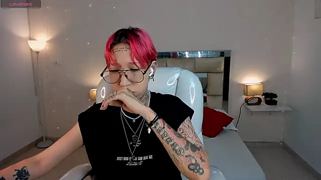 ravengreen  online show from 01-28-25, 07:42