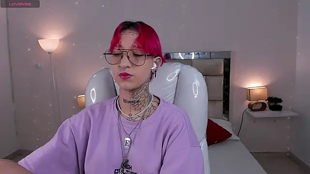 ravengreen  online show from 02-04-25, 08:17