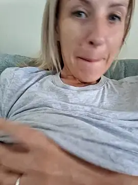 YourJuliena online show from 02-20-25, 10:37