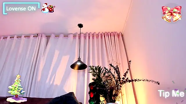 Snapshot of Alliemilky chatting on 12-02-25, 03:30 Alliemilky online show from 12-02-25, 03:30