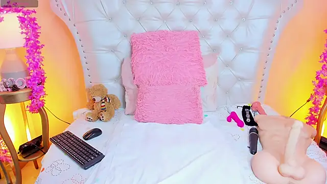 AliceLamore online show from 10-11-25, 12:06