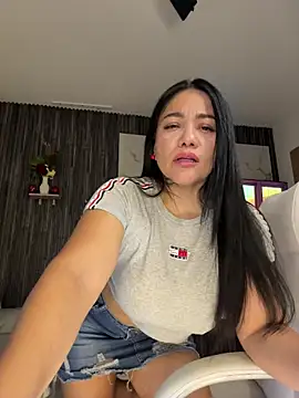 Snapshot of Abril10_ chatting on 02-18-26, 02:35 Abril10 online show from 02-18-26, 02:35