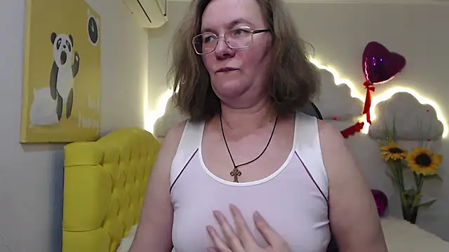 Snapshot of HolyMilfa chatting on 02-21-25, 02:06 HolyMilfa online show from 02-21-25, 02:06