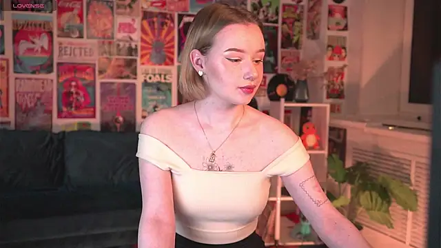 Snapshot of AdeleLoomis chatting on 02-18-25, 02:16 AdeleLoomis online show from 02-18-25, 02:16