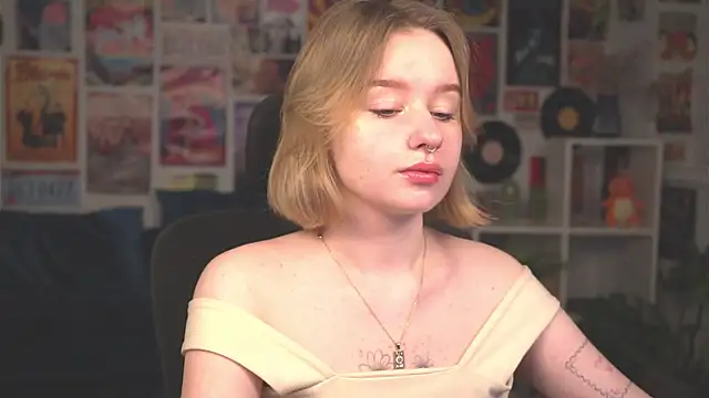Snapshot of AdeleLoomis chatting on 03-20-25, 02:19 AdeleLoomis online show from 03-20-25, 02:19