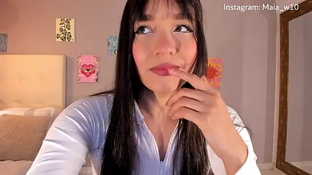 Maia W10 online show from 06-27-26, 12:22