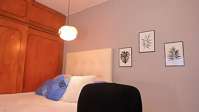 Maia W10 online show from 11-12-25, 12:20