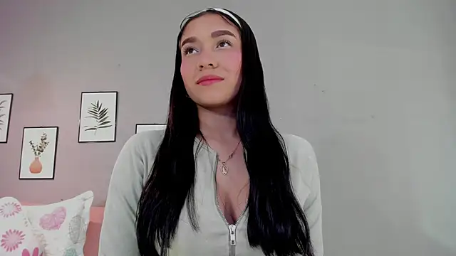 Maia W10 online show from 10-06-25, 12:28