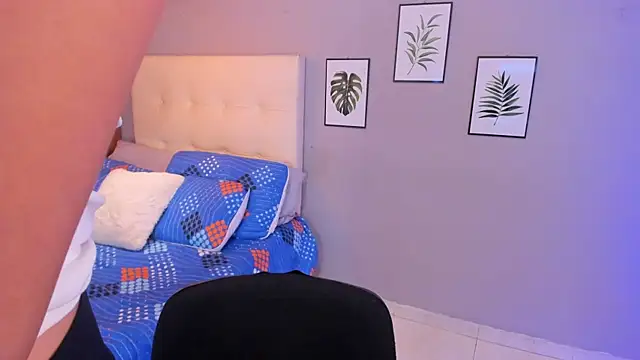 Maia W10 online show from 11-08-25, 12:31