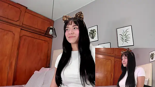 Maia W10 online show from 10-21-25, 12:37