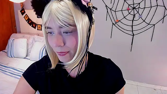 Maia W10 online show from 10-27-25, 12:28