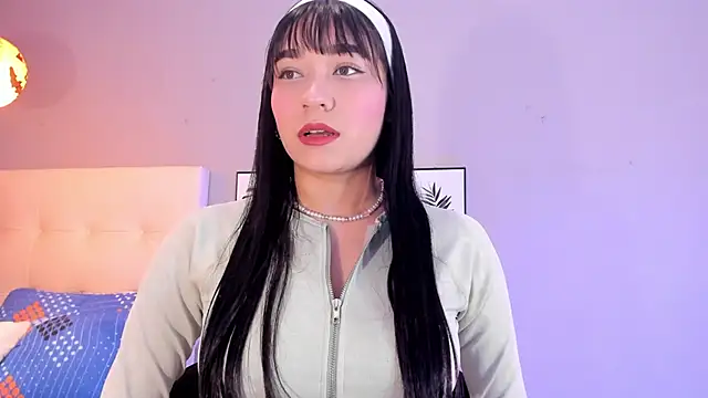 Maia W10 online show from 11-07-25, 12:21