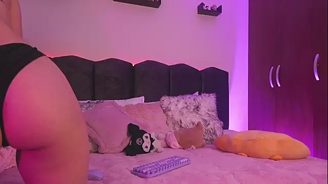 Snapshot of Lilou_albrecht chatting on 02-24-26, 11:55 Lilou albrecht online show from 02-24-26, 11:55