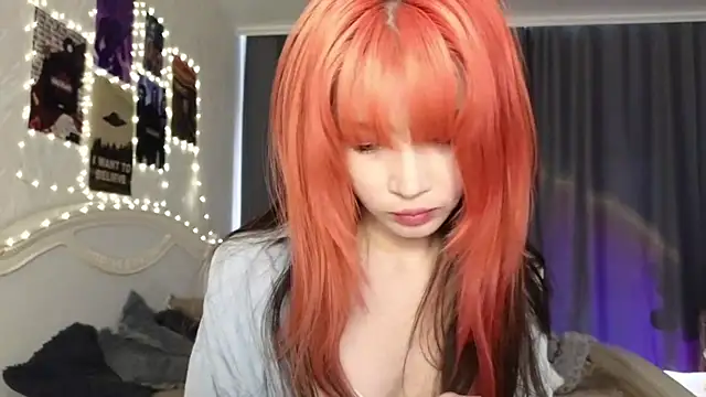 Snapshot of E_v_E_ chatting on 02-18-25, 06:15 E v E online show from 02-18-25, 06:15