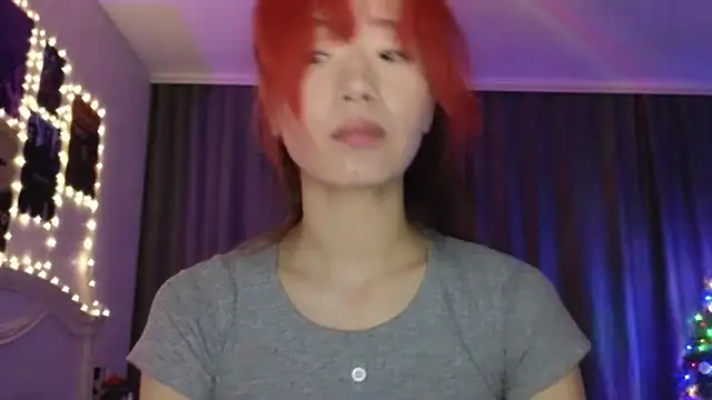 Snapshot of E_v_E_ chatting on 12-27-24, 01:00 E v E online show from 12-27-24, 01:00