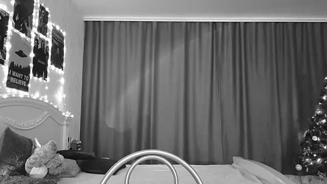Snapshot of E_v_E_ chatting on 01-05-25, 01:13 E v E online show from 01-05-25, 01:13