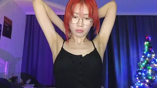 Snapshot of E_v_E_ chatting on 12-22-24, 02:38 E v E online show from 12-22-24, 02:38