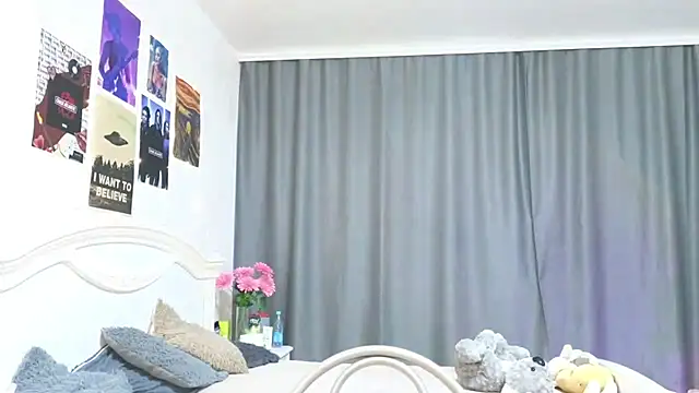 Snapshot of E_v_E_ chatting on 01-25-25, 07:49 E v E online show from 01-25-25, 07:49