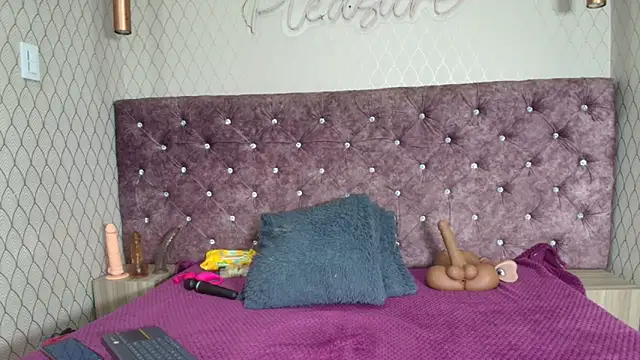 VALENTINA3x online show from 04-30-26, 02:29