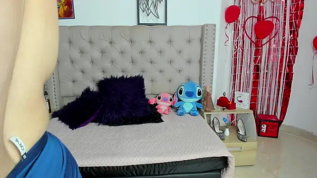Snapshot of AngeleRoux chatting on 03-13-25, 09:48 AngeleRoux online show from 03-13-25, 09:48