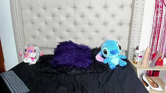 Snapshot of AngeleRoux chatting on 02-20-25, 05:01 AngeleRoux online show from 02-20-25, 05:01