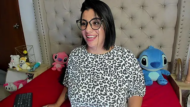 Snapshot of AngeleRoux chatting on 03-21-25, 04:28 AngeleRoux online show from 03-21-25, 04:28