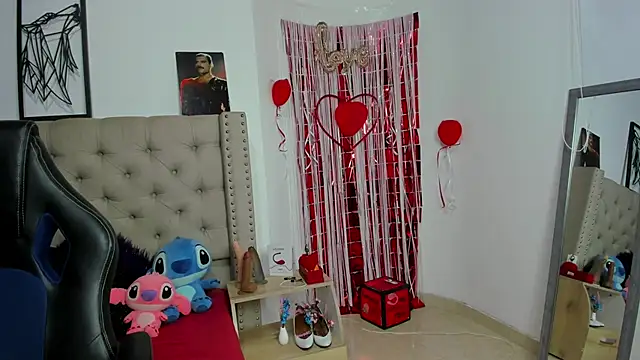 Snapshot of AngeleRoux chatting on 03-20-25, 01:02 AngeleRoux online show from 03-20-25, 01:02