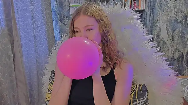 Snapshot of JuxxxsyBunx chatting on 10-13-25, 05:20 JuxxxsyBunx online show from 10-13-25, 05:20